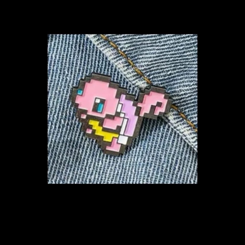 Pixel Art Heart-Shaped - Pink, Yellow, Black Enamel Pin Pokemon Charmander